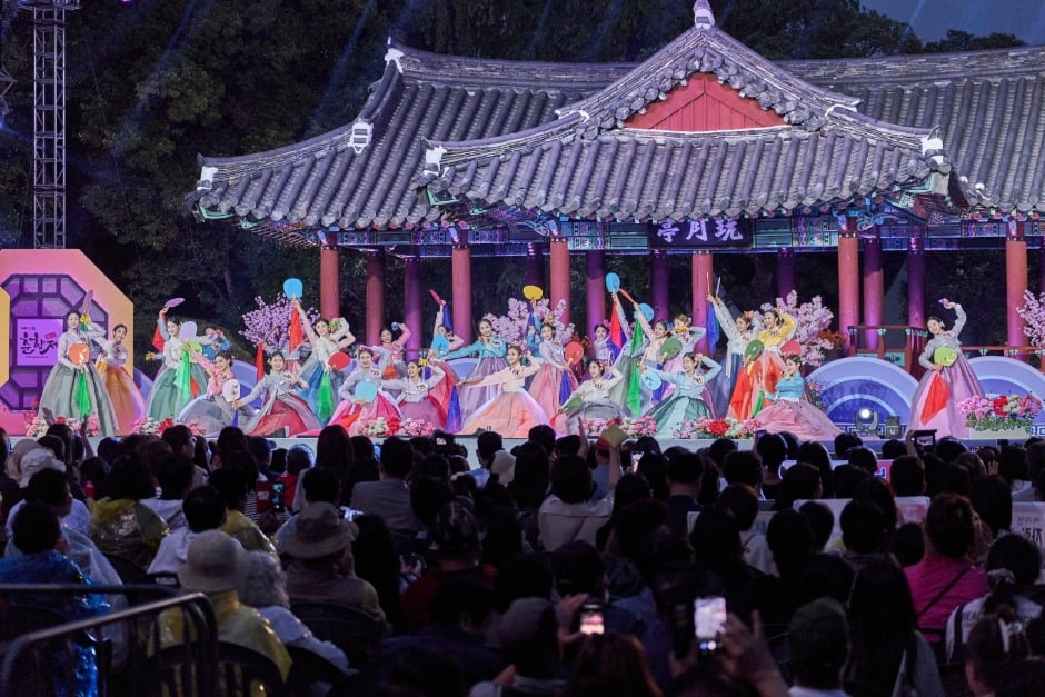 Chunhyang Festival night stage performance