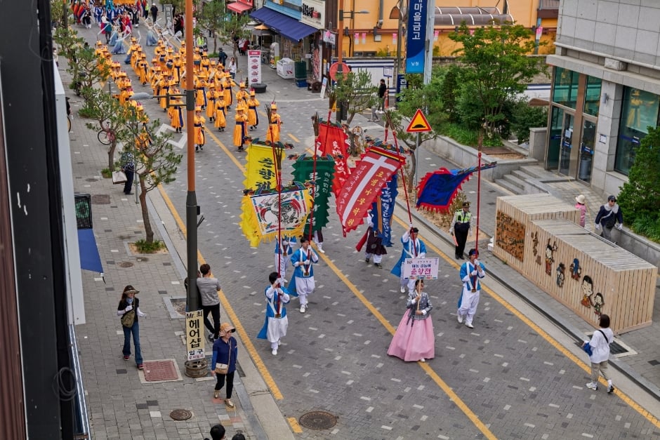 Chunhyang Festival grand street parade